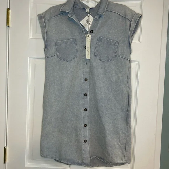 she and sky denim dress Soft, lightweight chambrayperfect for all your spring adventures   .    SY8511 - denim blue